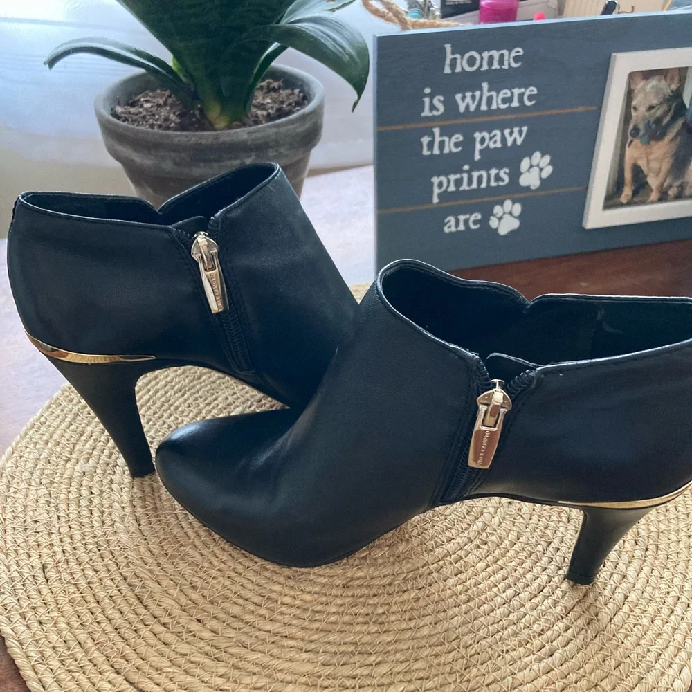 Vince Camuto boots - Picture 2 of 6